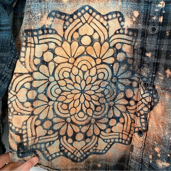 Boho Flannel Shirt Womens Size Large Mandala Flower Floral Plaid Wearable Art - Picture 7 of 11